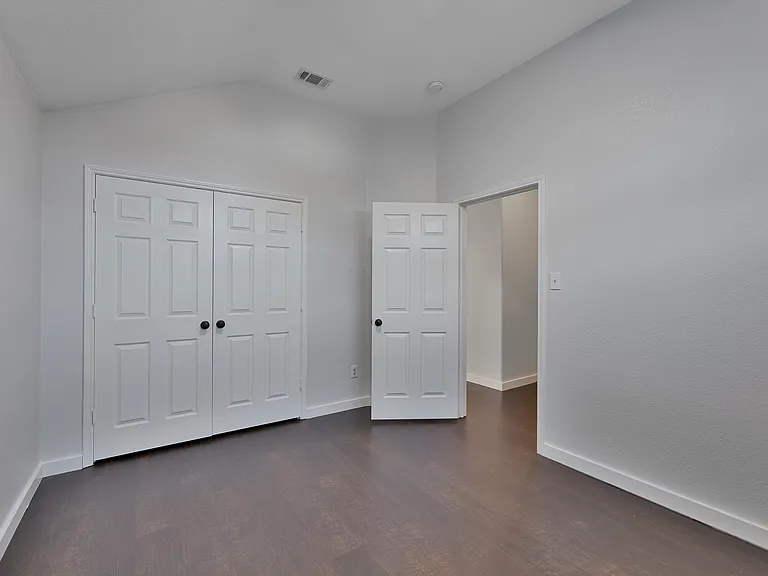 605 Clearbrook St — Photo 13