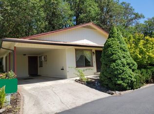 724 Brookside Cir, Rogue River, OR 97537