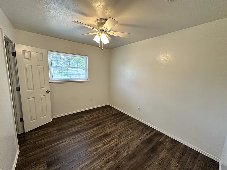 2700 Yorkshire Ave — Photo 12