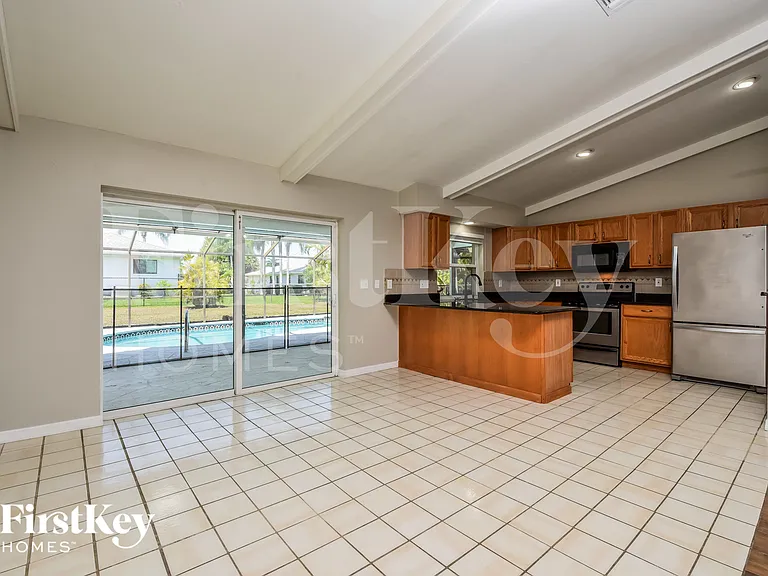 406 SE 10th Ave — Photo 5