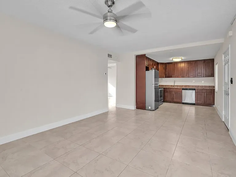 655 Jeffery St #7 — Photo 3