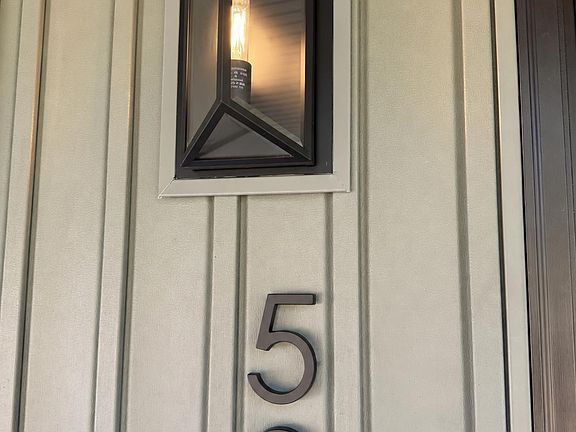 3rd image of 52 Armistead Ln