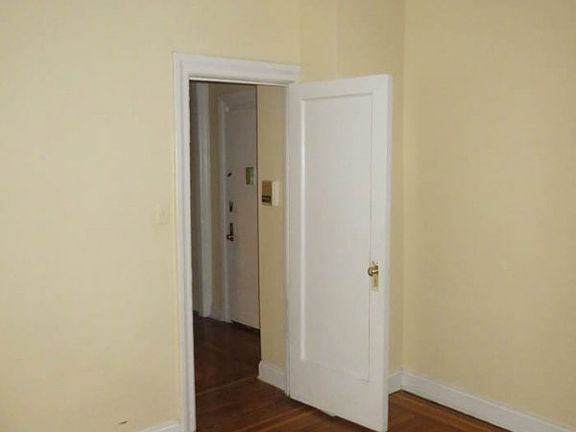 4th image of 81 Seaman Ave APT 4c