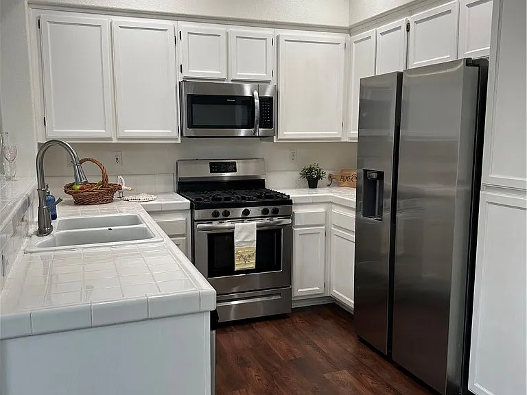 408 Middlebury Ct — Photo 14