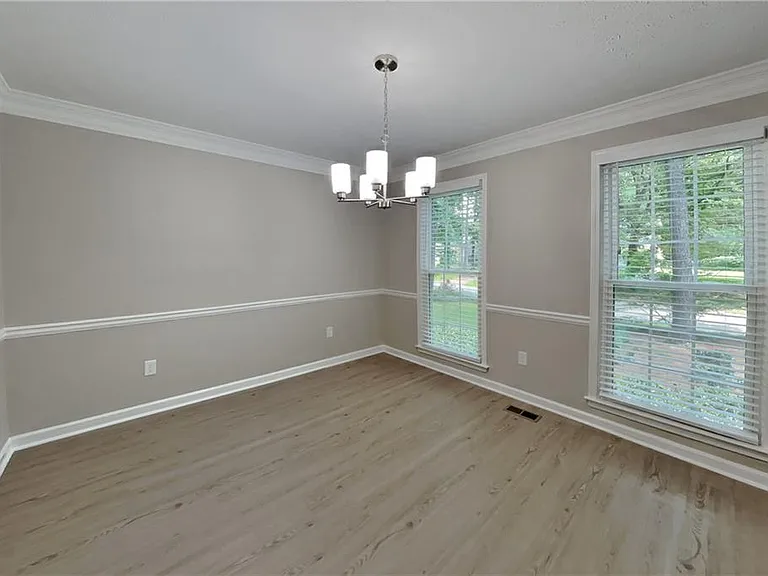 385 Deerwood Dr — Photo 7
