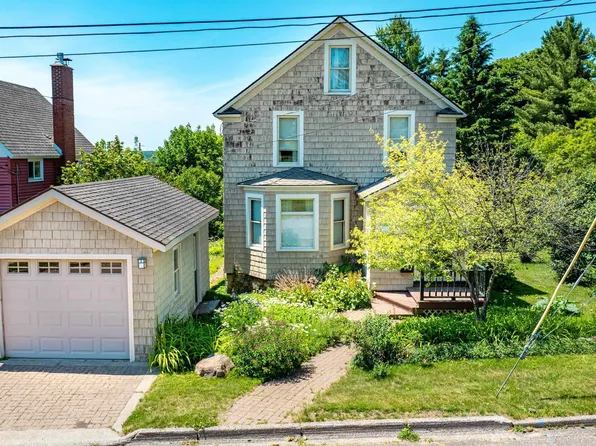 908 3rd St, Hancock, MI 49930