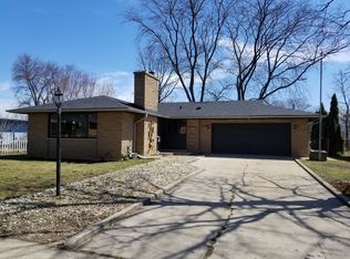 517 Flossmoor Ave, Waukegan, IL 60085