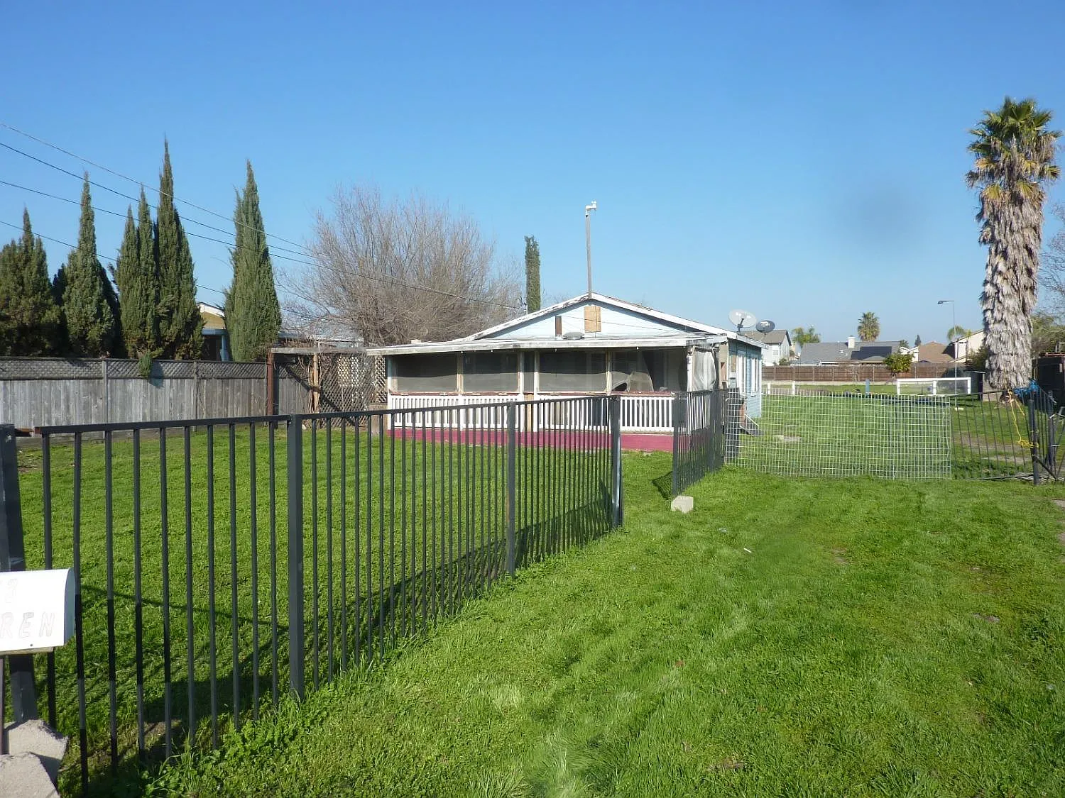 363 Warren Ave photo 1