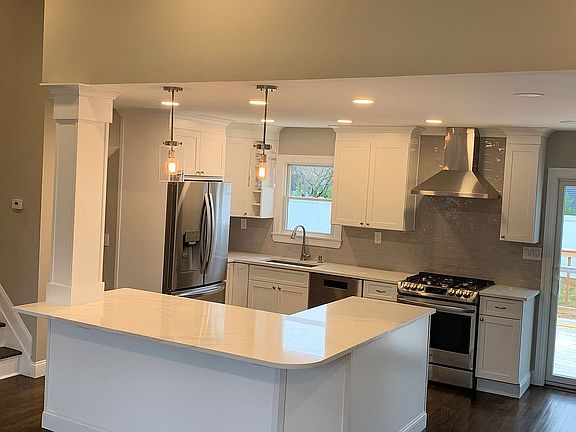 4th image of 856 Pease Ln