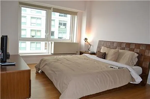 Sold by Domus Realty | media 8