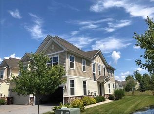 24 Fieldstone Dr, Middletown, NY 10940