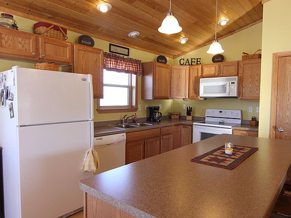 4th image of 826 Brady Ln
