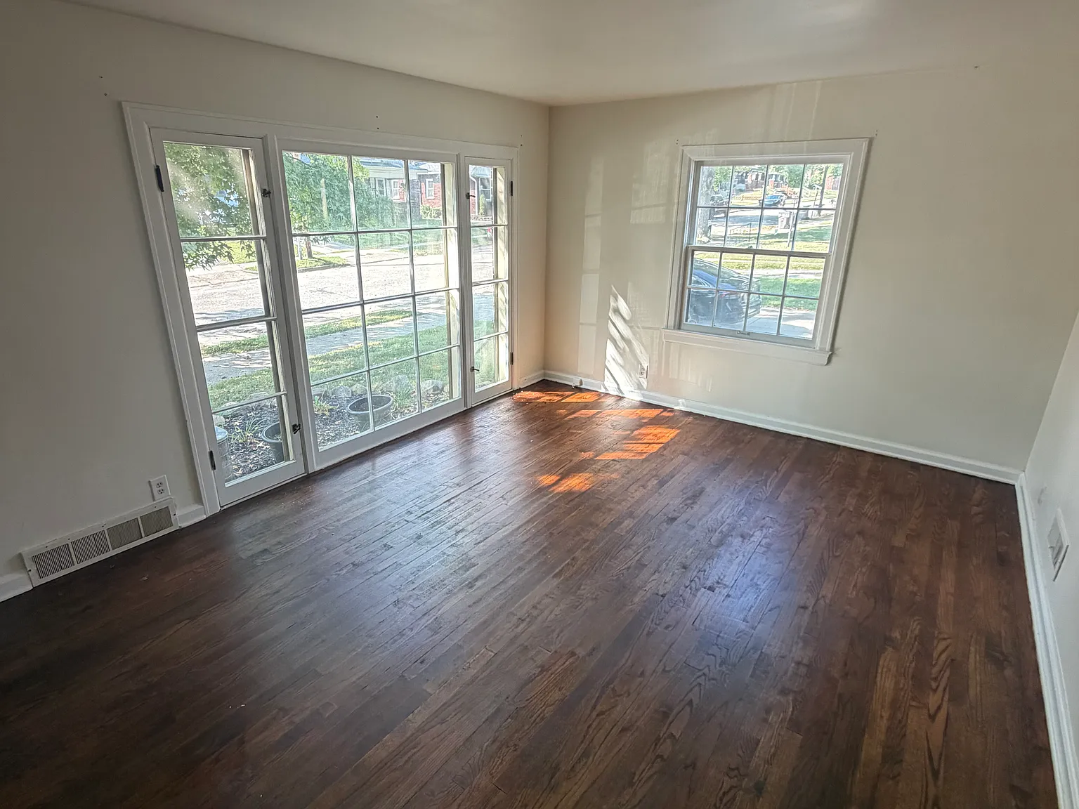 2 bed, 1100 sqft, $1,250 — Photo 2