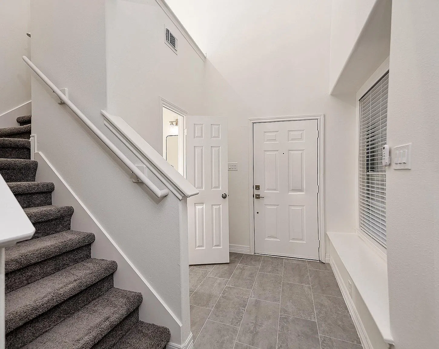 3 bed, 2.5 bath, 1685 sqft, $2,300 — Photo 4