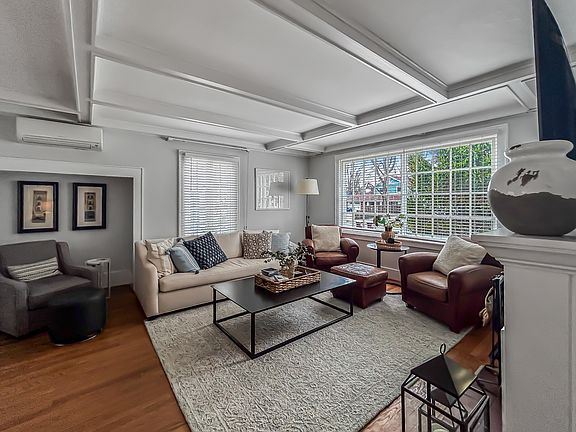 5th image of 34 Pinewood Ave