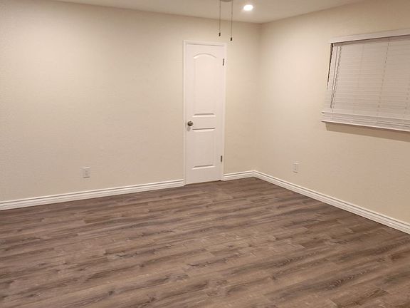 4th image of 550 Elm Dr #203