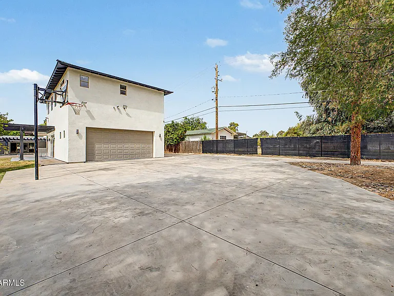 2311 E Colter St — Photo 77