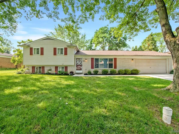 32357 Old Forge Ln, Farmington Hills, MI 48334