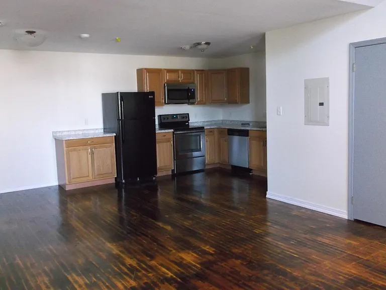 351 Pine St #106 — Photo 8