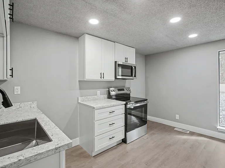 322 S Birch St — Photo 24