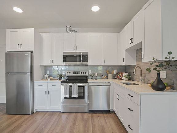3rd image of 5881 N Montana Ave #305