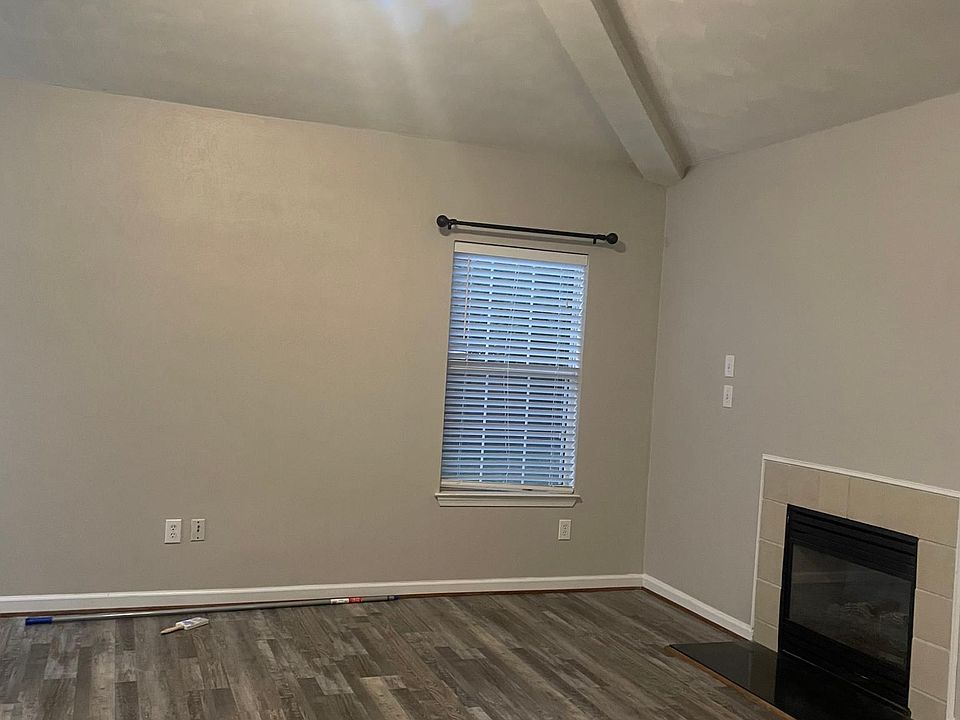2nd image of 421 Belmont Cir