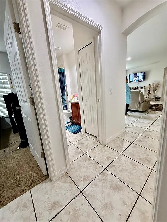 3 bed, 2.0 bath, 1490 sqft, $2,410 — Photo 4