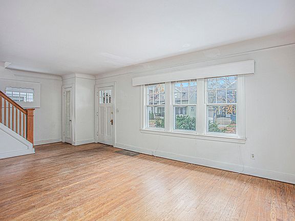 4th image of 846 Arianna St NW