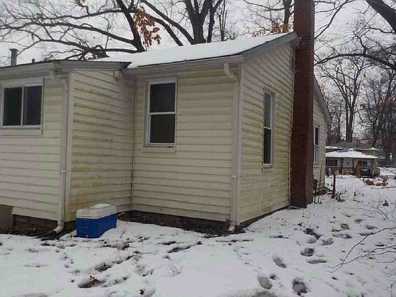 4th image of 985 Bryce Ave