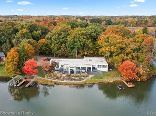 5028 Oakwood Ct, Commerce Township, MI