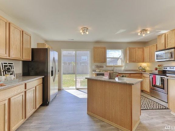 5th image of 114 Voss St NE