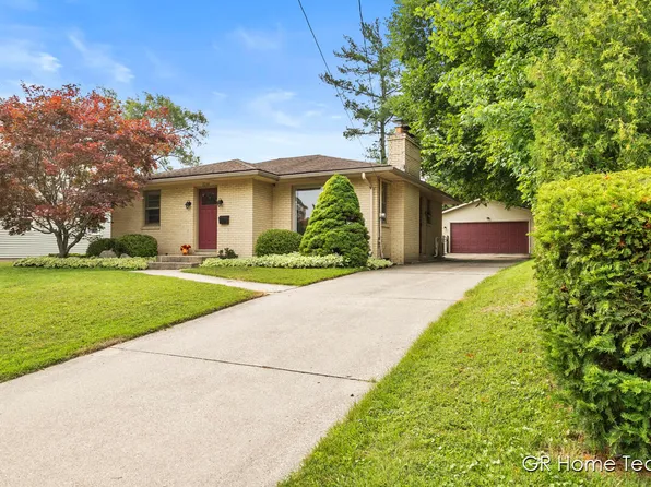 2244 Hall St SE, East Grand Rapids, MI 49506