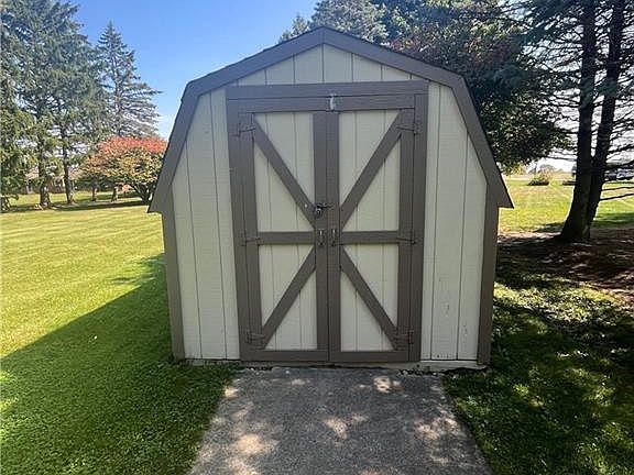 4th image of 837 Highland Dr