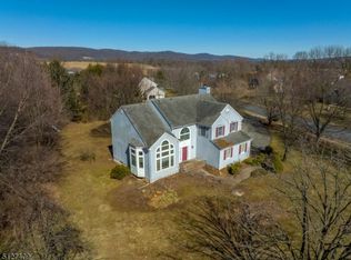 313 Meadow Run, Stewartsville, NJ 08886