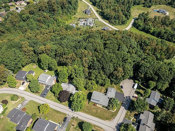 3rd image of 5 Longview Dr