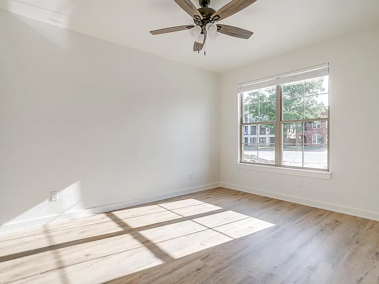 3223 S University Dr — Photo 6