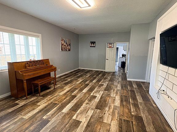 3rd image of 404 Ontario St