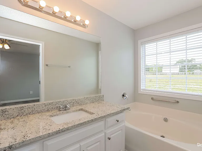 1303 Princess Dr — Photo 8