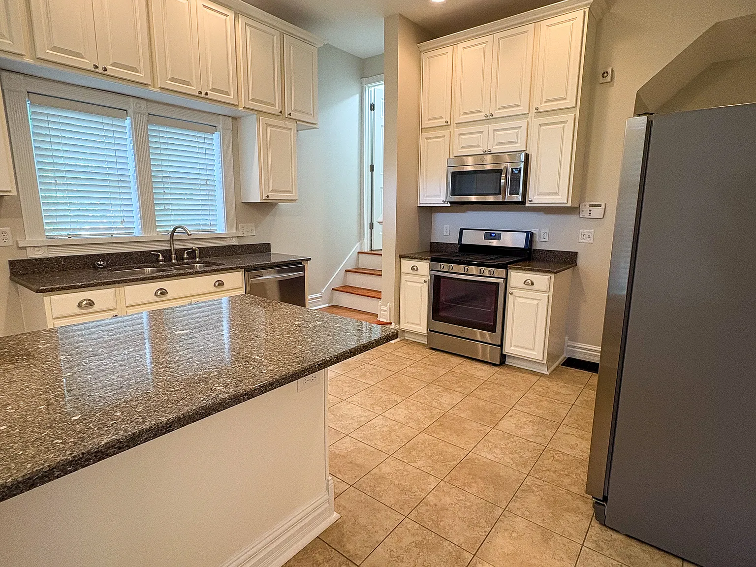1 bed, 1135 sqft, $1,950 — Photo 4