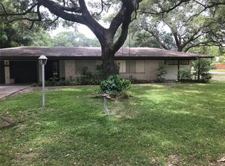 2608 N Houston Dr, La Marque, TX 77568