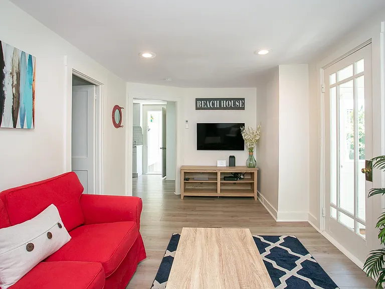 113 Aquidneck Ave — Photo 14