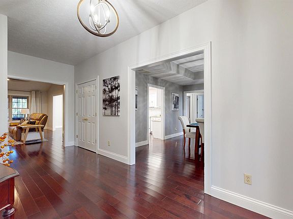 4th image of 7999 Greencrest Dr