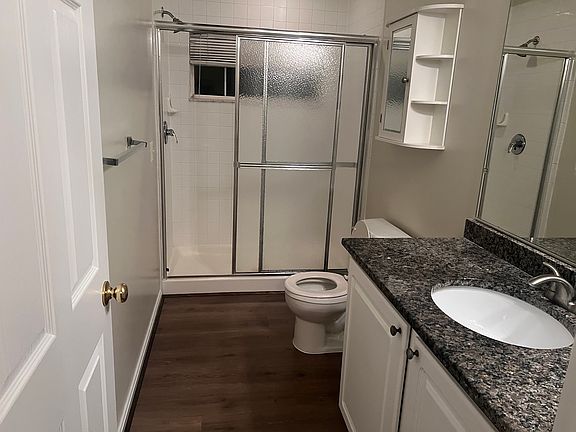 5th image of 22954 Fontwell Sq