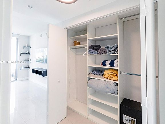 3rd image of 92 SW 3rd St APT 1812