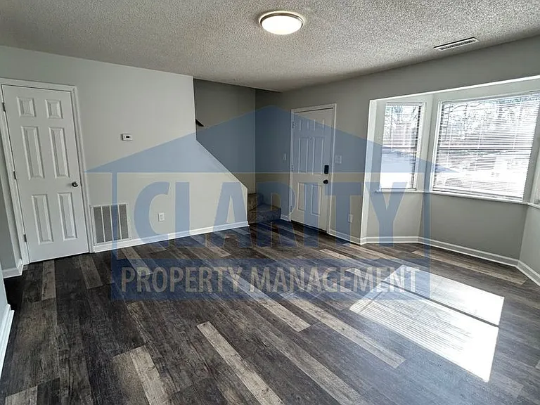 904 Valley Head Rd NW — Photo 5