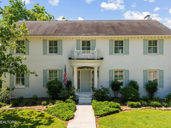 11108 Crown Point Dr, Knoxville, TN 37934