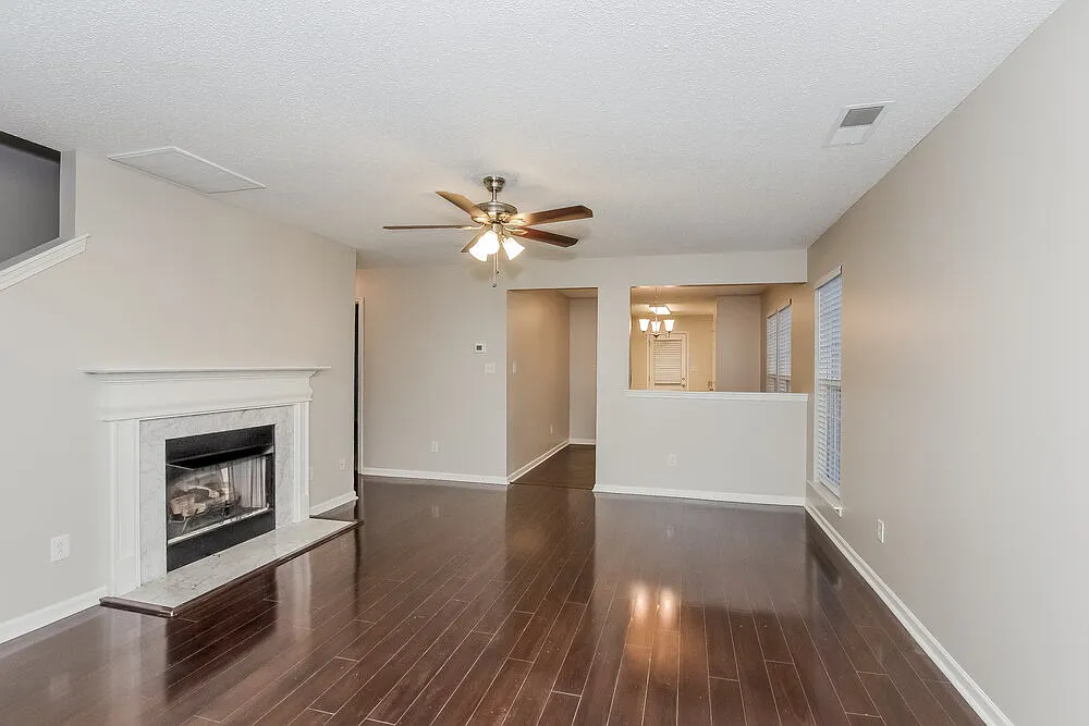 3 bed, 3.0 bath, 1480 sqft, $2,075 — Photo 4