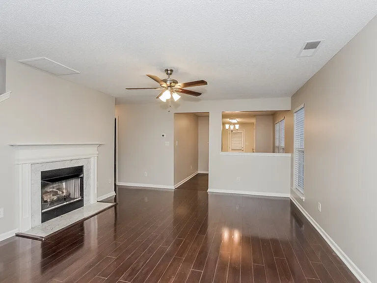 1002 Great Falls Dr — Photo 4