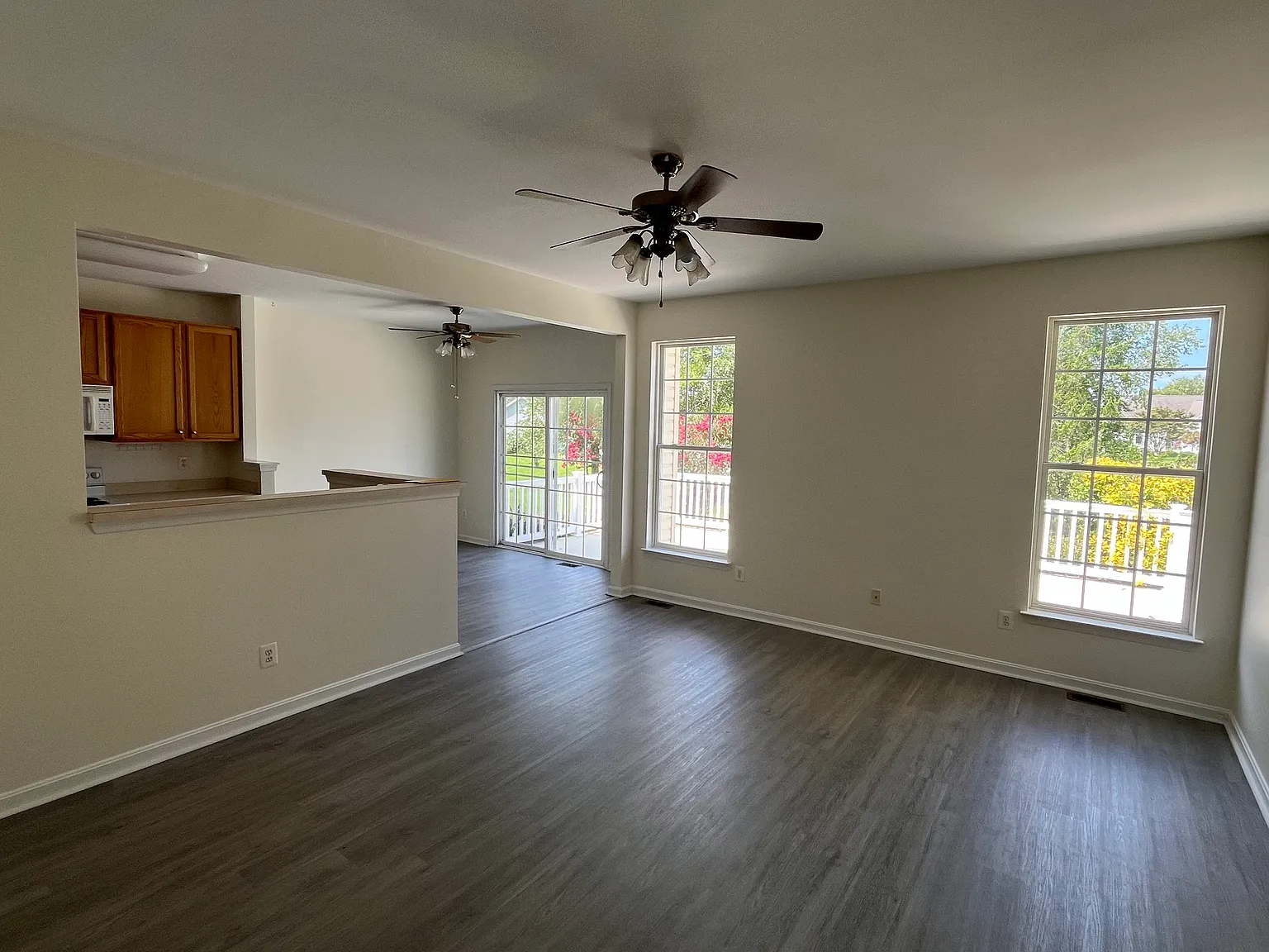 3 bed, 1424 sqft, $2,300 — Photo 4
