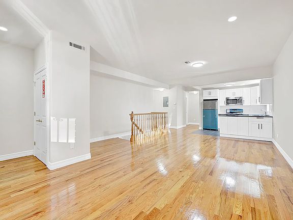 2nd image of 2547 W 15th St #1H1